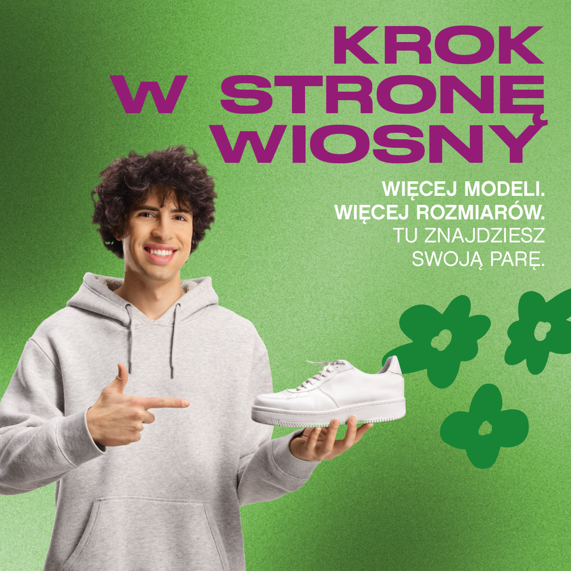 mężczyzna z butem w ręce