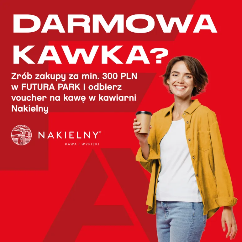 uśmiechnięta dziewczyna z kawą w ręce