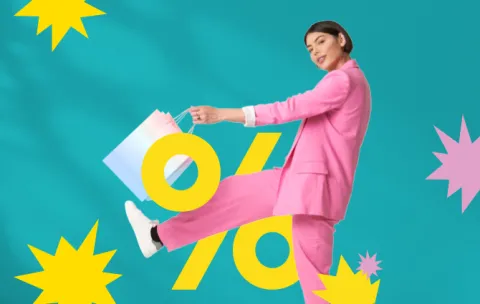 kobieta ubrana na różowo