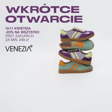 buty ułożone w wieżę
