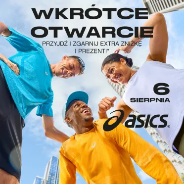 trójka ludzi w sportowych ubraniach